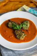   Koftas de calabacín con salsa cremosa de tomate y leche de coco