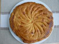   GALETTE DE ROIS (PHITIVIERS). HOJALDRE RELLENO DE FRANGIPANE