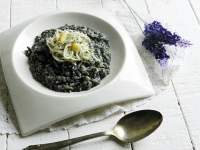   Risotto al nero di sepia con gulas al ajillo