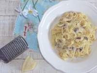   Tagliatelle con salsa de jamón de pato y trufa negra