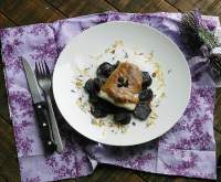   Bacalao a la muselina de ajo negro y patatas panadera violeta