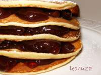   TORRE DE TORTITAS (PANCAKES) CON PICOTAS