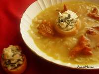   SOPA DE CEBA AMB ROSSINYOLS I ROQUEFORT / SOPA DE CEBOLLA CON REBOZUELOS Y ROQUEFORT