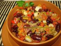   Cazuela de porotos colorados y porotos negros