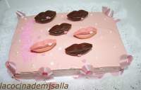   PASTEL DE CHOCOLATE CON PIRULETAS DE CHOCOLATE