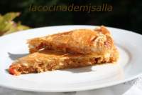   EMPANADA DE ATUN CON HOJALDRE