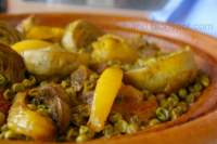   TAJINE DE CORDERO CON ALCACHOFAS Y GUISANTES