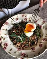Salteado de espelta con espinacas, col kale y huevo en 5 minutos / Chez Silvia