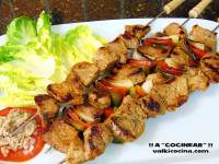 BROCHETA DE SOLOMILLO DE CERDO ADOBADO  