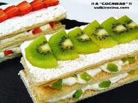 MILHOJAS DE HOJALDRE Y NATA CON FRUTA: FRESAS Y KIWI  