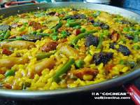 ARROZ CON EMBUTIDOS Y VERDURAS EN PAELLA  