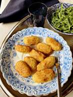 Croquetas de bacalao y piñones {Receta valenciana} / Chez Silvia