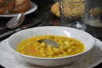   POTAJE DE GARBANZOS CON BACALAO PARA SEMANA SANTA