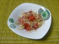   ENSALADA DE GERMINADOS CON FRESAS Y SALSA DE SOJA