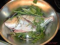 
Pescado entero, cocido al vapor con vegetales y salsa oriental  