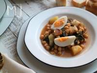 
POTAJE DE GARBANZOS Y ESPINACAS CON BACALAO  