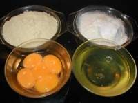 
Canapés de bizcocho salado relleno de diferentes cremas 