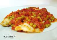 FILETES DE MERLUZA AL HORNO CON SALSA DE TOMATE  