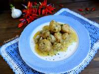   ALBONDIGAS DE BACALAO CON ALMEJAS EN SALSA VERDE