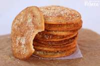   Tortas de aceite, queso y romero