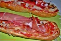   Baguette horneada con jamón serrano