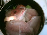   Caldo de pollo, pescado, vegetales y carne