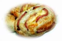   Rollos de Hojaldre con beicon y queso 
