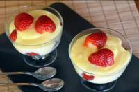 Postre de frutillas con crema  