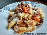 Penne Rigate con calabaza, nueces, queso grana padano y emmental