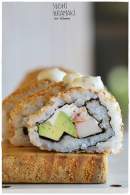 Sushi uramaki con sésamo  