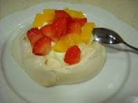   Pavlova de fresa y melocotón