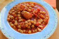   Potaje de garbanzos con bacalao y tomate