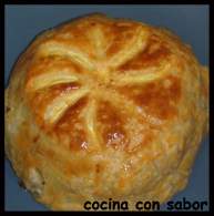   Pastel de hojaldre relleno de Camembert
