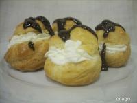   Profiteroles de nata o crema pastelera