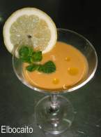  Gazpacho refrescante con limón y zanahoria al perfume de hierbabuena. (Emilio Almagro)