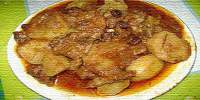   CARNE GUISADA CON PAPAS.