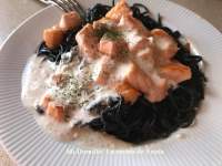 Mi Dornillo: La cocina de Estela: Espaguetis negros con salmón.#Asaltablog