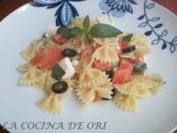   ENSALADA DE PASTA CON QUESO Y SALMON AHUMADO