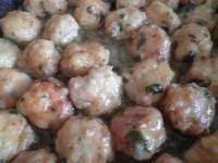    Albóndigas de merluza y gambas en salsa verde