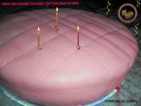   3er. CUMPLEBLOG . TARTA CON FONDANT DE NUBES Y BUTTERCREAM DE FRESA