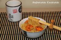 Fideos chinos con curry y langostinos