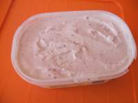   Helado de yogur de vainilla y frambuesas