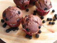   Muffins de chocolate y moras silvestres