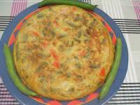   Tortilla de habas tiernas, con atún y palitos de cangrejo