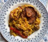   Paella de Níscalos y Caracoles