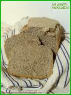   Pane integrale con lievito madre liquido (nella macchina del pane) - Pan integral con masa madre líquida (en panificadora)