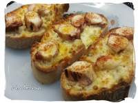   TOSTAS DE PULPO Y QUESO