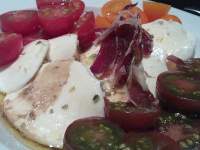   Ensalada de mozzarella y cherrys ibérica