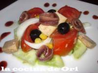   ENSALADA DE PEPINO  CON BONITO DEL NORTE Y ANCHOAS