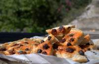   Focaccia con Olivas Negras, Sobrasada y AOVE